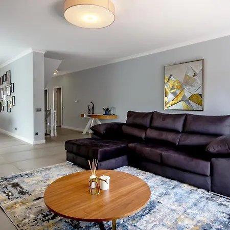 Spacious House With Pool Holiday home Faro