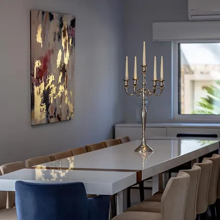 Spacious House With Pool Holiday home