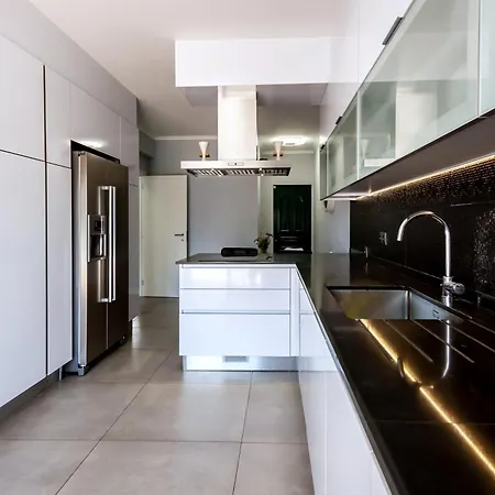 Semesterbostad Spacious House With Pool Faro