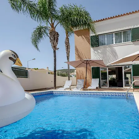 Spacious House With Pool