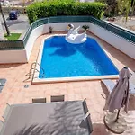 Spacious House With Pool Hébergement de vacances *