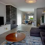 Spacious House With Pool *