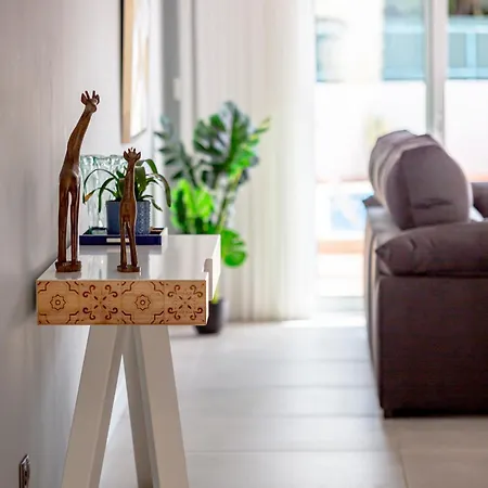 Дом отдыха Spacious House With Pool