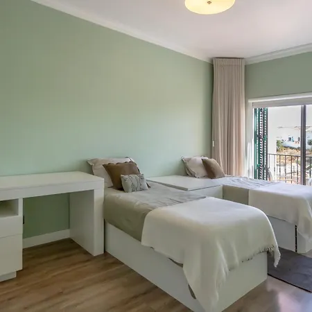 Spacious House With Pool Vakantiehuis