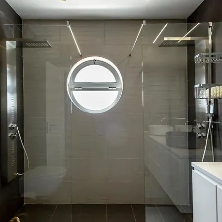 Spacious House With Pool