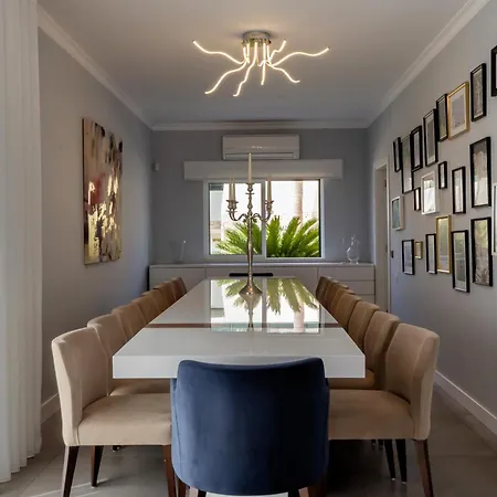 Spacious House With Pool Дом отдыха *