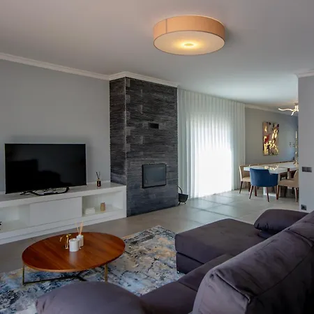 Дом отдыха Spacious House With Pool Фару