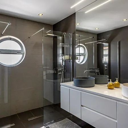 Spacious House With Pool Дом отдыха Фару