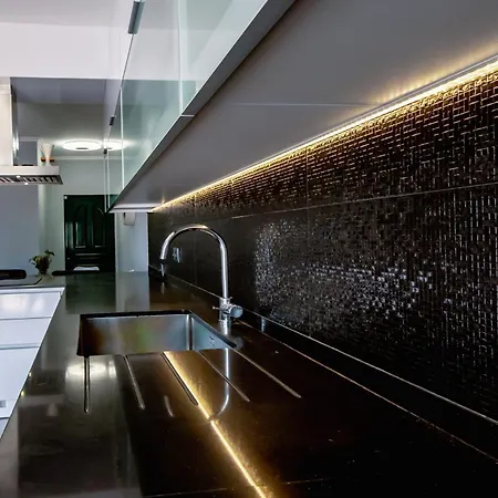 Spacious House With Pool Фару