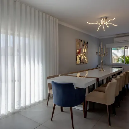 Spacious House With Pool *