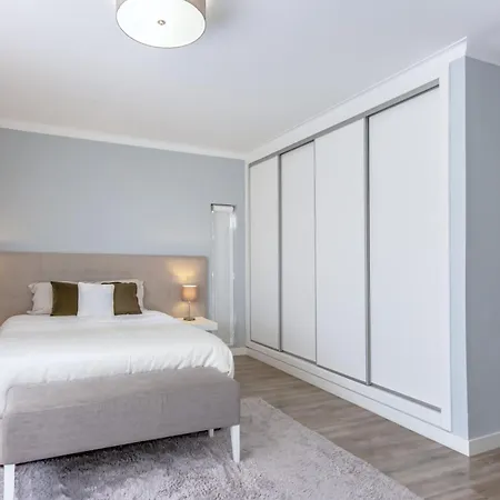 Spacious House With Pool Holiday home *