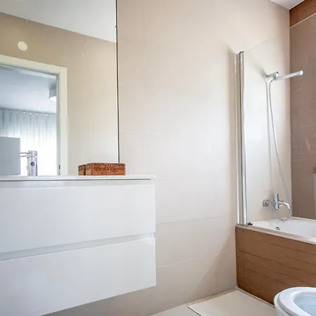 Spacious House With Pool Vakantiehuis *