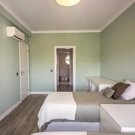 Spacious House With Pool Дом отдыха Фару