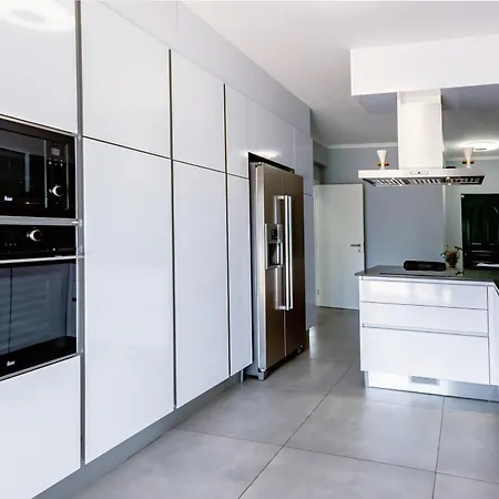 Spacious House With Pool