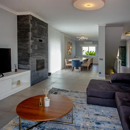 Spacious House With Pool *