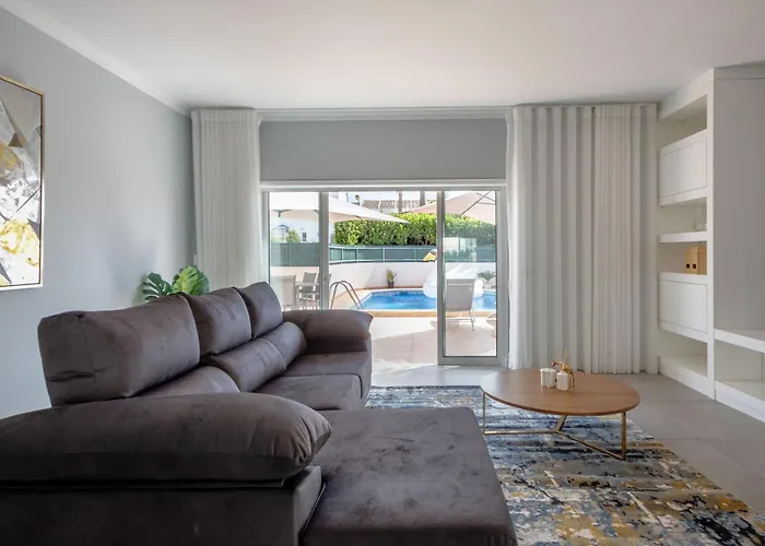 Ferienhaus Spacious House With Pool *