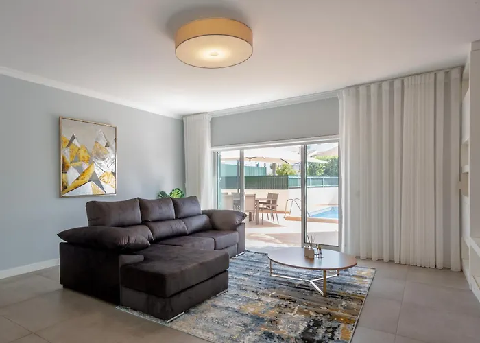 Spacious House With Pool Distrikt Faro