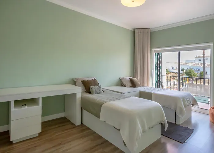 Spacious House With Pool Ferienhaus