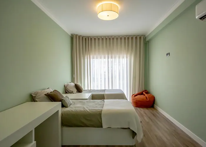 Spacious House With Pool Ferienhaus Distrikt Faro