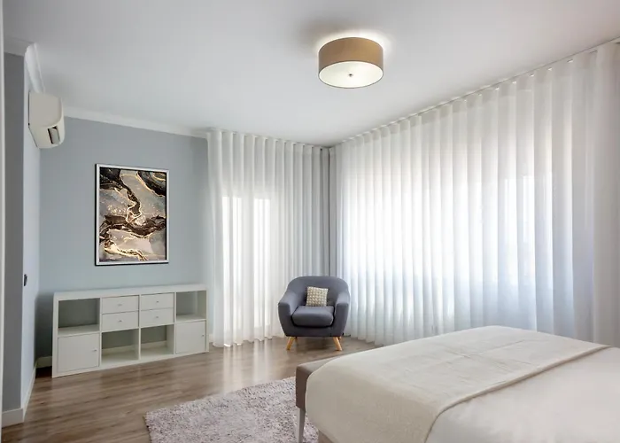 Spacious House With Pool