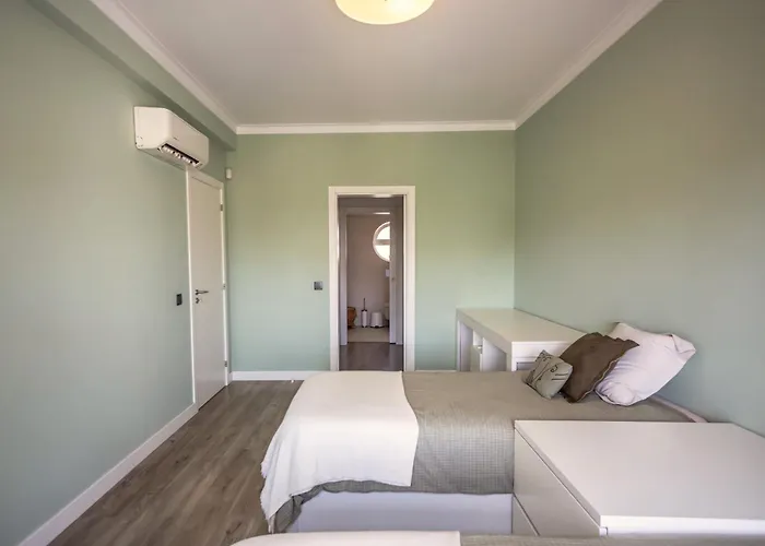 Spacious House With Pool Ferienhaus Distrikt Faro