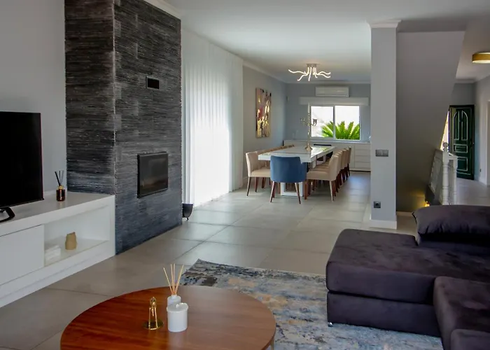 Spacious House With Pool *