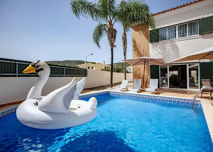 Spacious House With Pool