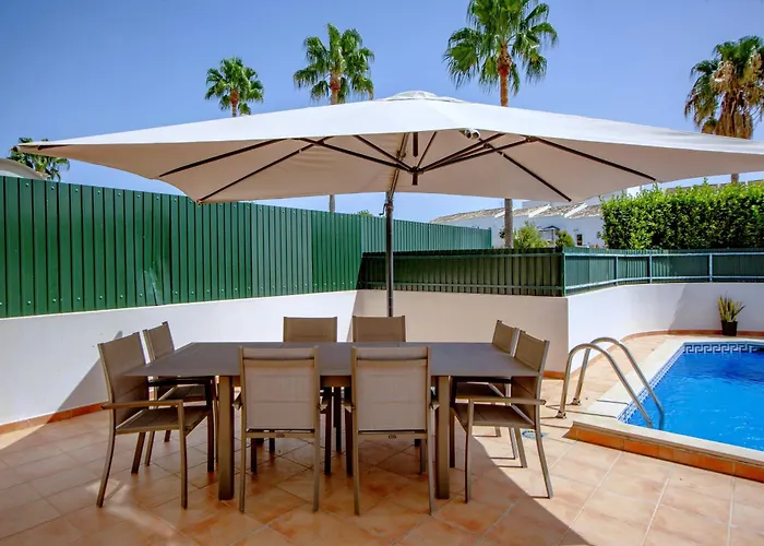 Spacious House With Pool Ferienhaus Distrikt Faro