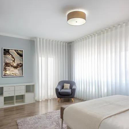 Spacious House With Pool