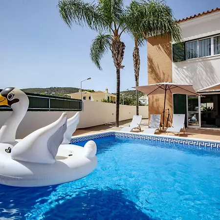 Spacious House With Pool